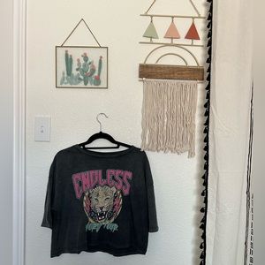 Vero Moda World Tour Crop Graphic Tee